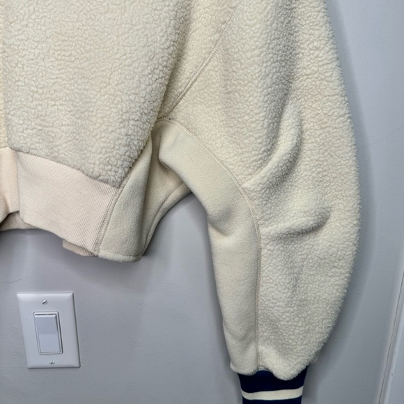 Urban Outfitters BDG Collins Cream Fleece Cropped Sweater Size Small - Picture 8 of 13